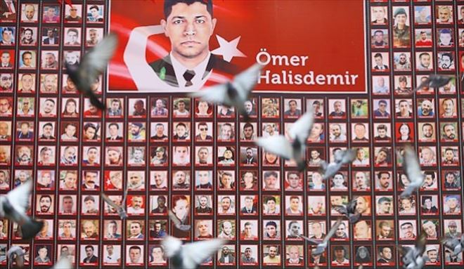 Türkiye kahramanları anıyor