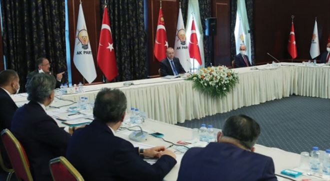 Cumhurbaşkanı Erdoğan AK Parti´ye yeni katılan 31 belediye başkanı ile görüştü