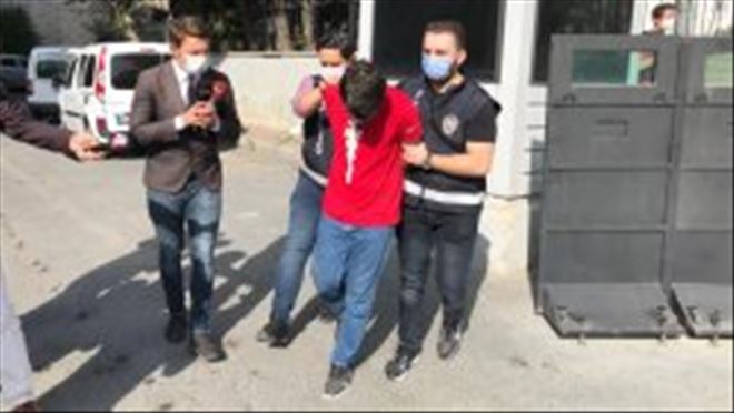 Çapa´da sağlık çalışanı Rıfat Babayiğit´i, maske uyarısı üzerine darbeden saldırgan adliyeye sevk edildi