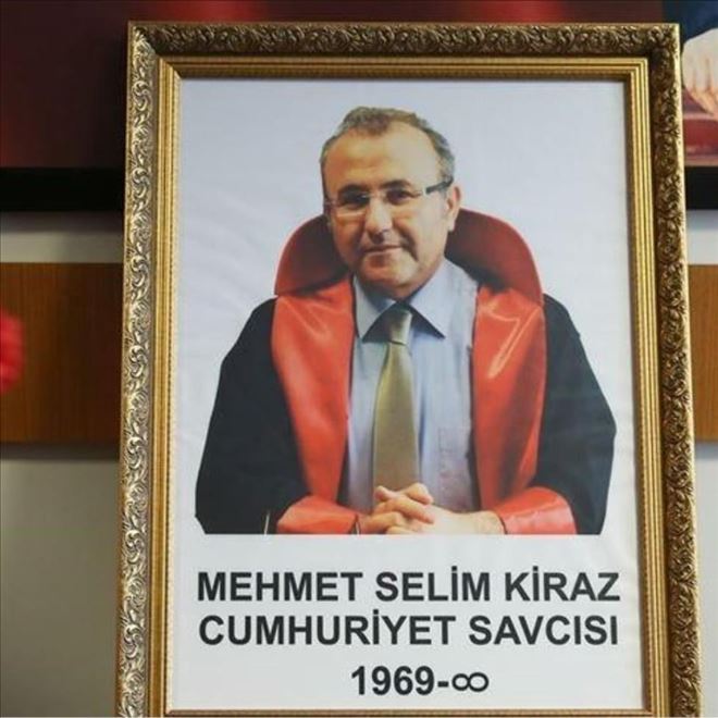 Cumhuriyet Savcısı Mehmet Selim Kiraz´ın şehit edilişinin 6´ncı yıl dönümü dolayısıyla İstanbul Adalet Sarayı´nda anma programı düzenlendi. 