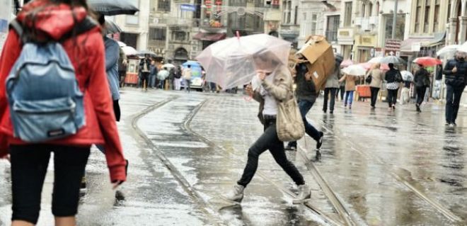 İstanbul`a şiddetli fırtına ve yağış uyarısı 