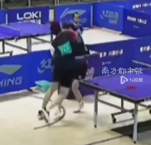 迪班萨谈伤情:就是腿有一点酸痛 没什么大问题